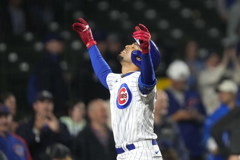 El dominicano Christopher Morel festeja su jonrón de tres carreras ante los Piratas de Pittsburgh, el martes 13 de junio de 2023 (AP Foto/Charles Rex Arbogast)