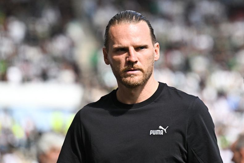 El entrenador del Mönchengladbach Eugen Polanski antes del encuentro de la Copa de Alemania ante el Schott Mainz, de la quinta división, el domingo 23 de agosto del 2026. (Florian Wiegand/dpa via AP)