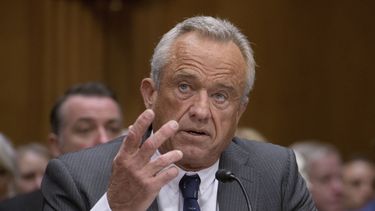 El nominado para ser secretario de Salud y Servicios Humanos de Estados Unidos Robert F. Kennedy Jr en el Congreso en Washington el 30 de enero del 2025. (AP foto/Rod Lamkey, Jr.)