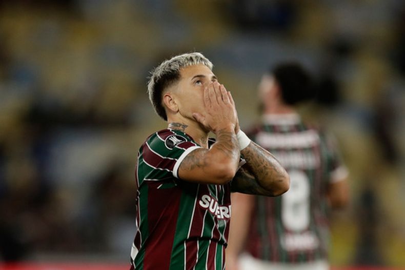 El venezolano Yeferson Soteldo, del Fluminense de Brasil, se lamenta durante un partido de la Copa Libertadores ante Independiente Rivadavía de Argentina, el martes 11 de agosto de 2026 (AP Foto/Bruna Prado)