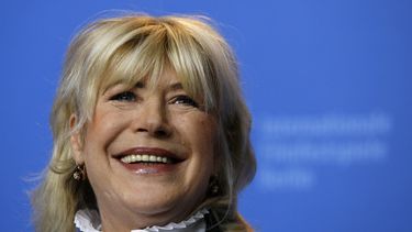 ARCHIVO - La actriz y cantante británica Marianne Faithfull posa durante una sesión fotográfica para su película Irina Palm en el 57º Festival Internacional de Cine de Berlín Berlinale en Berlín, el martes 13 de febrero de 2007. (Foto AP/Markus Schreiber,archivo)