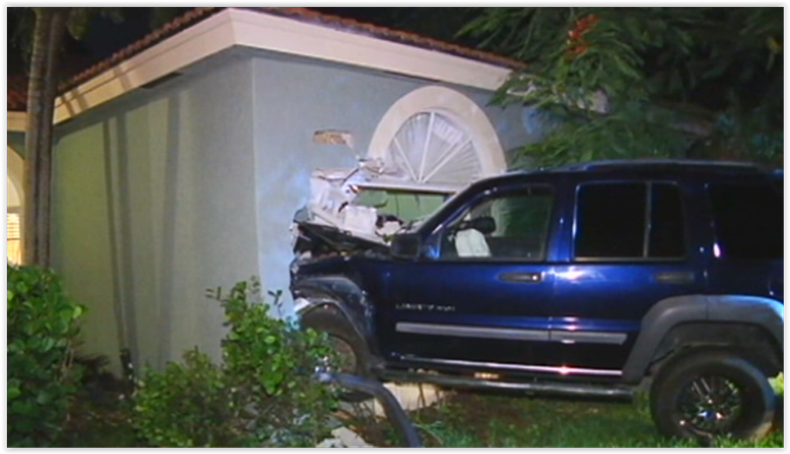 carro choca contra casa.PNG