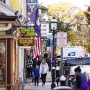Una serie de negocios pequeños en Doylestown, Pensilvania, el 4 de noviembre del 2021. (AP foto/Matt Rourke)