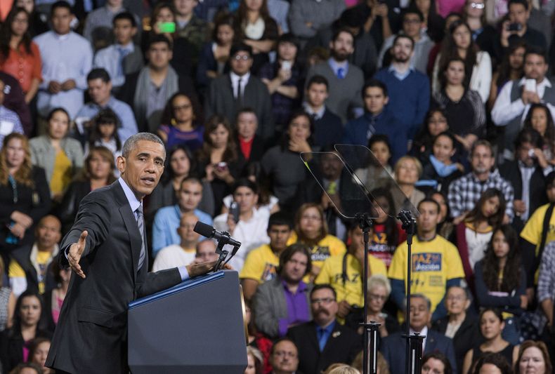 Presidente Barack Obama habla sobre inmigraci&oacute;n en la escuela secundaria Del Sol en Las Vegas, 21 de noviembre de 2014. (AP Foto/The Arizona Republic, Nick Oza)  MARICOPA COUNTY OUT; MAGS OUT; NO SALES