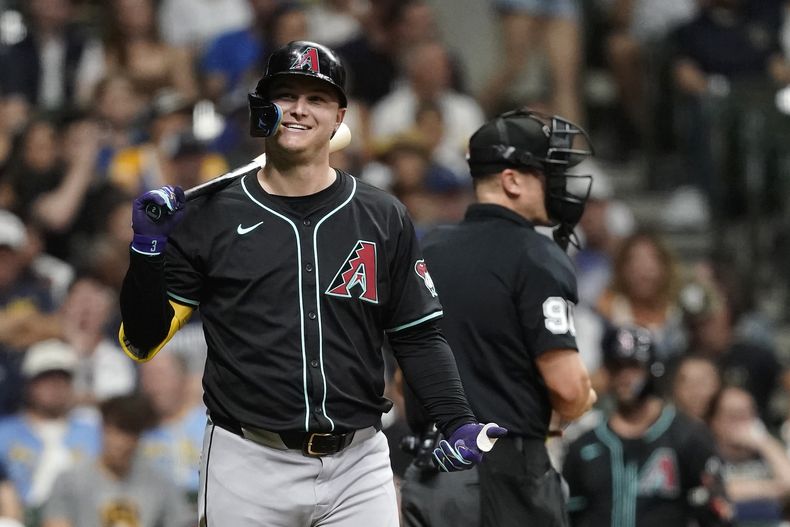ARCHIVO - Foto del 21 de septiembre del 2024, Joc Pederson de los Diamondbacks de Arizona en la tercera entrada ante los Cerveceros de Milwaukee. (AP Foto/Aaron Gash, Archivo)
