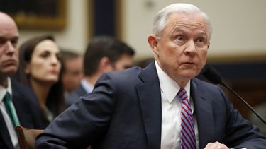 Sessions dice no haber revisado informe del FBI sobre negros