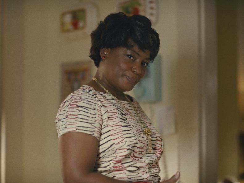 Esta imagen difundida por Amazon/MGM muestra a Aunjanue Ellis-Taylor en una fotografía promocional de la película Nickel Boys. (Orion Pictures/Amazon/MGM vía AP)