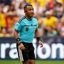 El árbitro salvadoreño Iván Barton durante el partido entre Suiza y Colombia por los 16vos de final del Mundial, el martes 7 de julio de 2026, en Vancouver. (AP Foto/Lindsey Wasson)