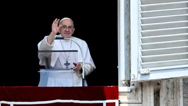papa francisco desea que llegue pronto la paz a ucrania mientras su enviado visita moscu