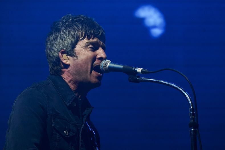 Noel Gallagher de Noel Gallaghers High Flying Birds durante su concierto en el festival Corona Capital en la Ciudad de México, el domingo 19 de noviembre de 2023. (Foto AP/Aurea Del Rosario)
