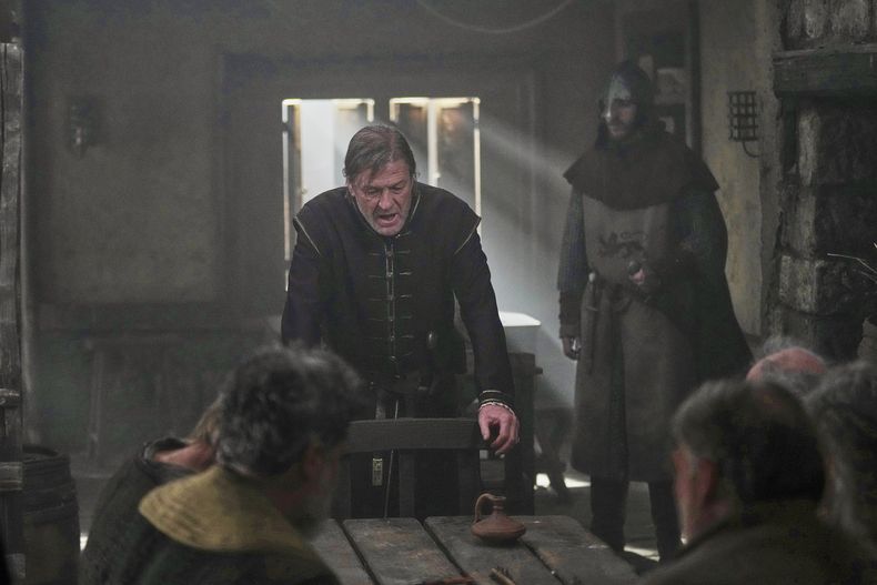 El actor Sean Bean como Sheriff de Nottingham en el set de la temporada de diez episodios de Robin Hood, en Belgrado, Serbia, el lunes 5 de mayo de 2025. (Foto AP/Darko Vojinovic)