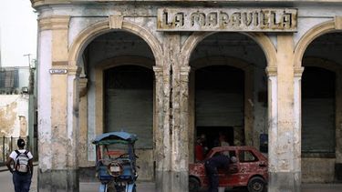 americateve | La sección de intereses de Estados Unidos en la Habana está invitando a los cubanos interesados y que reúnan los requisitos a participar en el programa de diversidad de visas de inmigrantes del 2016.