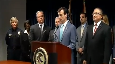 americateve | Las autoridades federales detuvieron a 24 individuos, acusados de uno de los robos de identidad más grandes en la historia de Miami Dade.