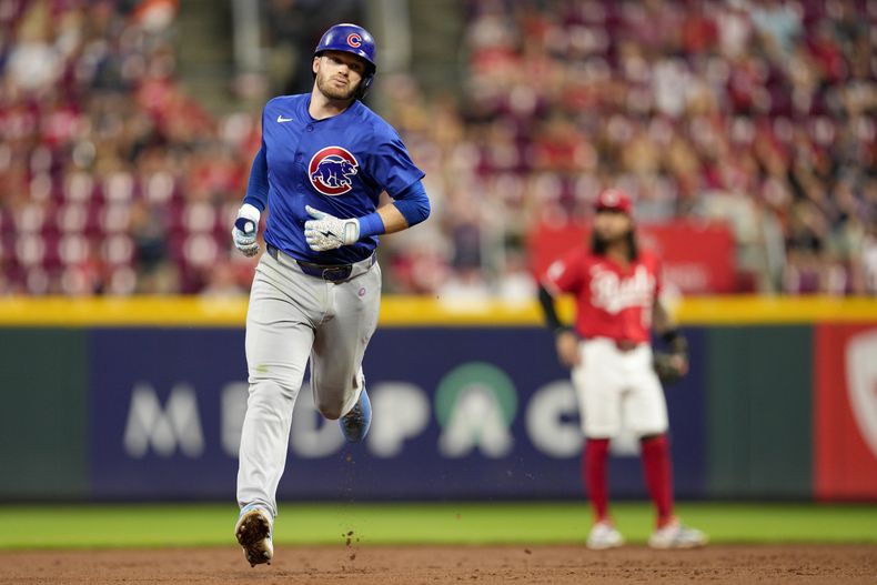 Ian Happ de los Cachorros de Chicago recorre las bases tras su jonrón de dos carreras en la sexta entrada ante los Rojos de Cincinnati el miércoles 31 de julio del 2024. (AP Foto/Jeff Dean)