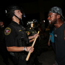 El video de un policía que le dispara siete veces a un hombre afroamericano desató protestas en Winsconsin