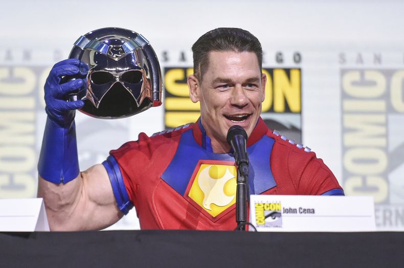 John Cena asiste a un panel de Peacemaker durante la Comic-Con International el sábado 26 de julio de 2025, en San Diego. (Foto Richard Shotwell/Invision/AP)