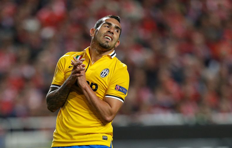El jugador de la Juventus, Carlos Tevez, gesticula en un partido el 24 de abril de 2014 en Lisboa.  (AP Photo/Armando Franca, File)