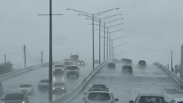La lluvia de una onda tropical continuará hasta esta noche para casi toda la isla
