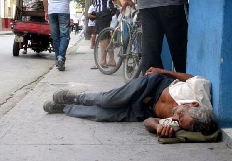 mendigos holguin cuba.jpg