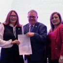 Departamento de la Familia firma acuerdo con la Asociación de Hospitales en favor de menores y adultos mayores