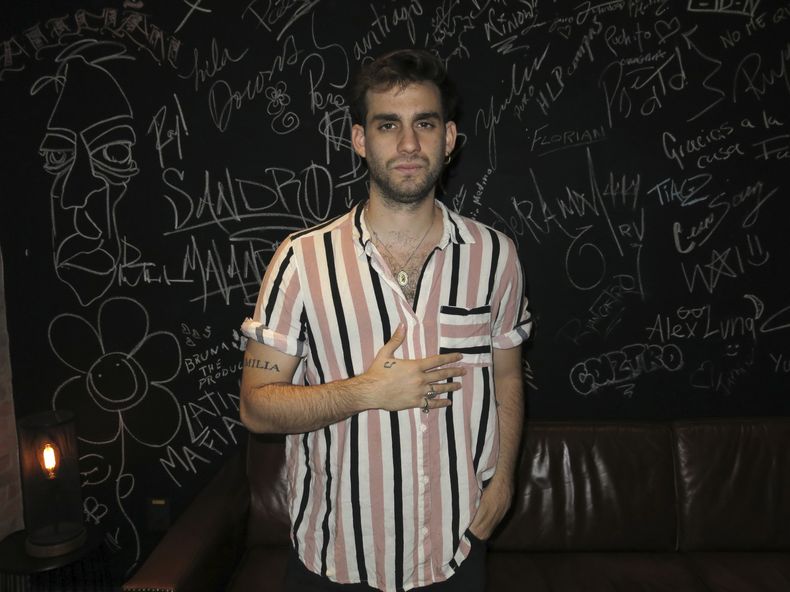 El cantautor argentino Florian posa para un retrato para promover su álbim De fábrica, en la Ciudad de México el 2 de septiembre de 2024. (Foto AP/Berenice Bautista)