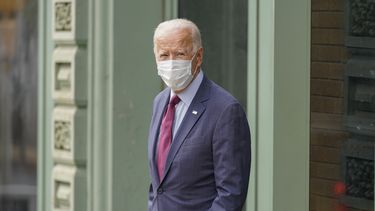 Biden revela sus impuestos horas antes del debate