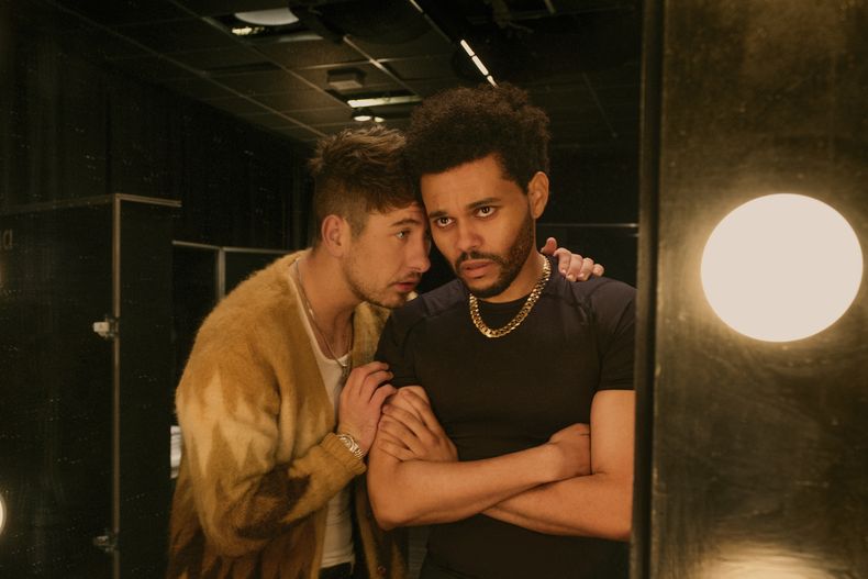 Esta imagen publicada por Lionsgate muestra a Barry Keoghan como Lee, a la izquierda, y Abel The Weeknd Tesfaye como Abel en una escena de Hurry Up Tomorrow. (Foto Andrew Cooper/Lionsgate via AP)