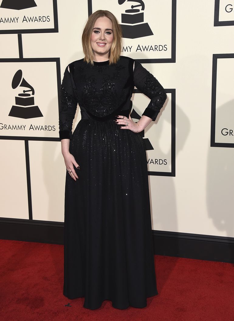 Reseña: Adele va más allá del desamor en su poderoso “30”