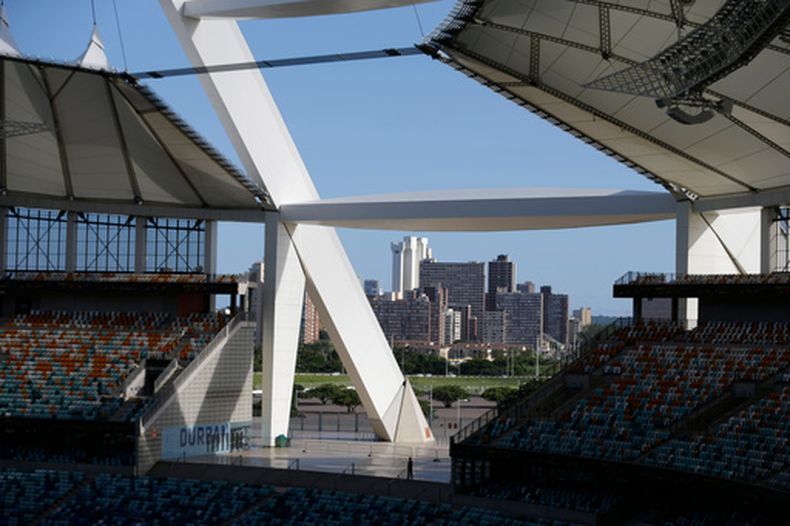 ARCHIVO - Foto del distrito financiero de Durban en Sudáfrica visto desde el Estadio Moses Mabhida el jueves 22 de enero del 2013. (AP Foto/Rebecca Blackwell, Archivo)