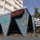 Divulgan foto del sospechoso del asesinato de dos hermanos en la cocina de un restaurante en Condado