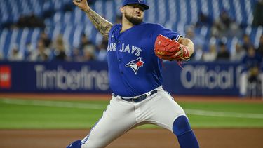 Manoah labora 7 innings; Azulejos superan a Medias Rojas