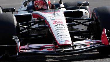 Esteban Ocon al volante de un Haas durante el Gran Premio de Azerbaiyán, el sábado 26 de septiembre de 2026. (AP Foto/Darko Bandic)