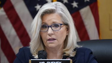 liz cheney, la republicana que mas critica a trump ira a primarias en el estado de wyoming
