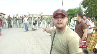 venezolanos toman las calles para pedir que permitan la entrada de ayuda humanitaria