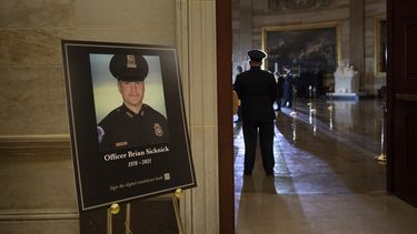 Identifican a sospechoso en muerte de policía del Capitolio