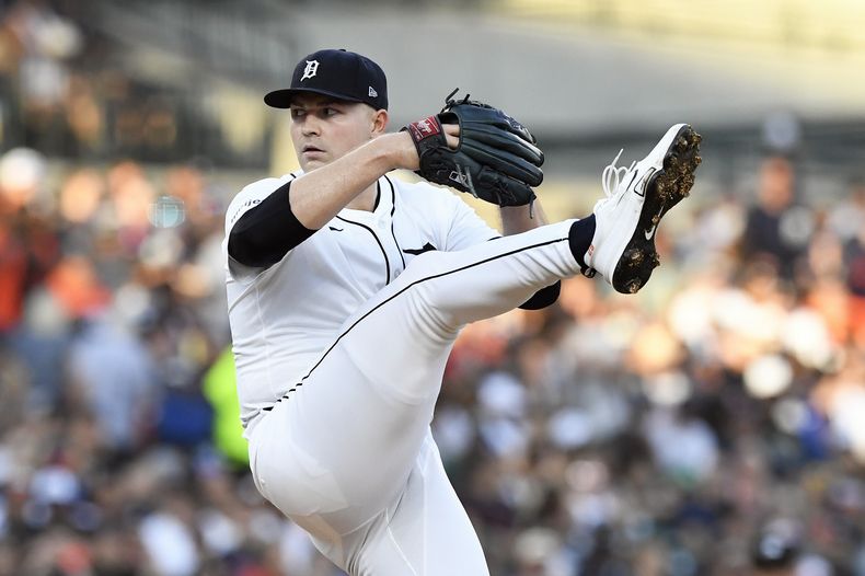 Tarik Skubal, abridor de los Tigres de Detroit, hace su movimiento de lanzamiento durante la cuarta entrada del juego de béisbol de Grandes Ligas frente a los Mellizos de Minnesota, el domingo 29 de junio de 2025, en Detroit. (AP Foto/Jose Juarez)