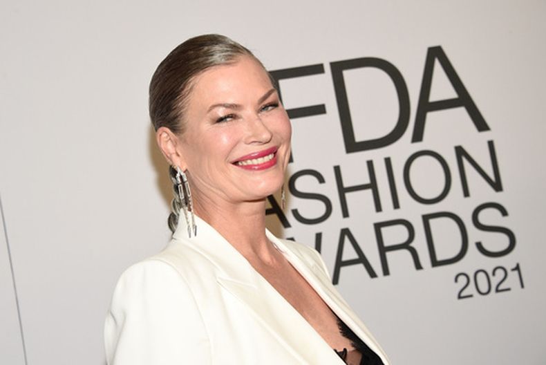 Carre Otis en los Premios de Moda CFDA en The Pool and The Grill en Nueva York, el 10 de noviembre del 2021. (Evan Agostini/Invision/AP)