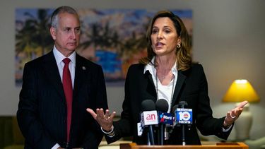 Los congresistas de Miami, María Elvira Salazar y Mario Díaz-Balart. (Miami Herald)&nbsp;