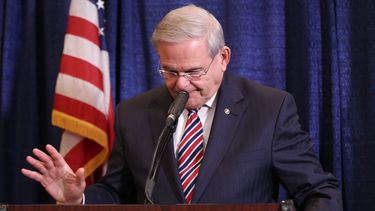 el senador menendez se declara inocente de corrupcion