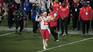 los chiefs de kansas city vencen 38-35 a los eagles de filadelfia para  su ganar su segundo super bowl en 4 anos