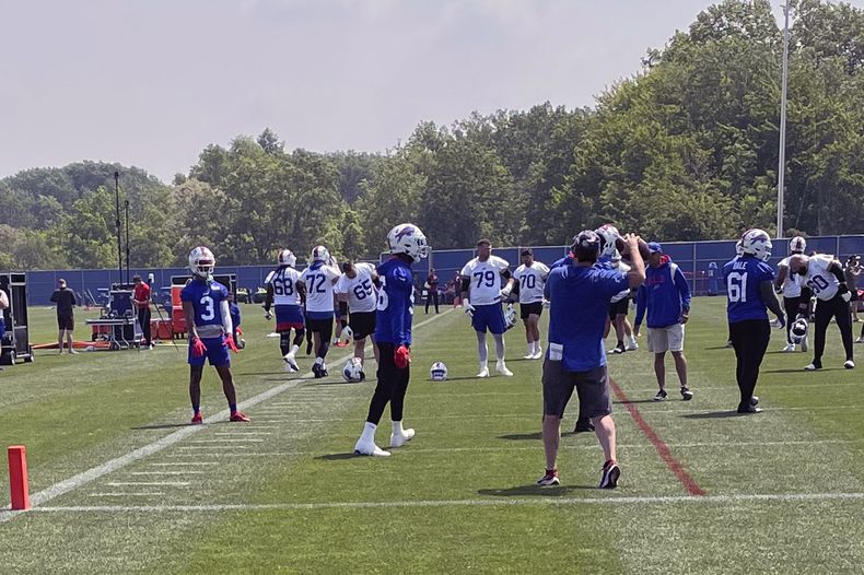 ,Damar Hamlin (3), de los Bills de Buffalo, entrena el martes 6 de junio de 2023, en Orchard Park, Nueva York (AP Foto/John Wawrow)