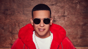 daddy yankee se une al equipo de beisbol de los cangrejeros de santurce como copropietario