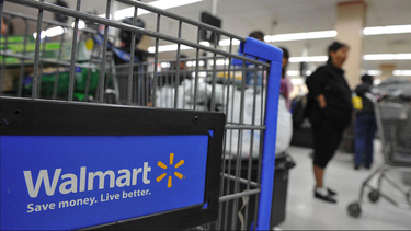 dos afroamericanos demandan a walmart por acusarlos de ladrones y llamar a la policia cuando iban a devolver un televisor
