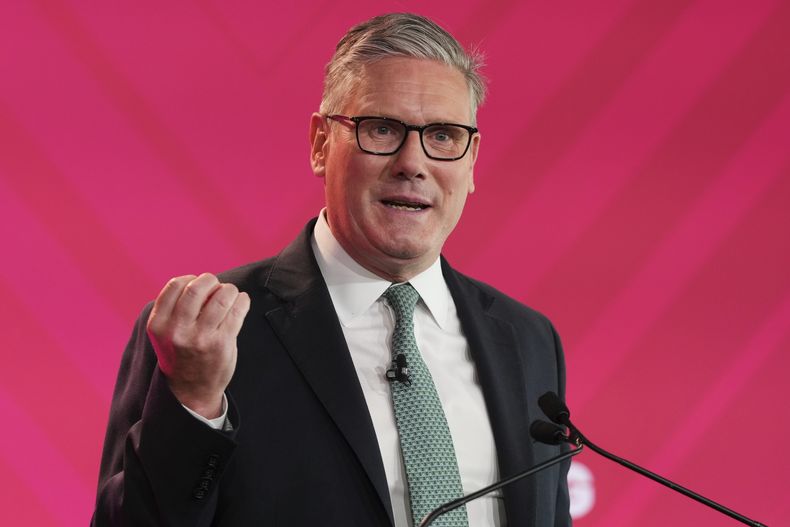 El primer ministro británico, Keir Starmer, habla en una cumbre de la sociedad civil en Londres, el jueves 17 de julio de 2025. (AP Foto/Frank Augstein, Pool)