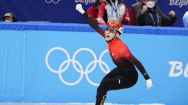 China gana 1er oro como anfitriona en Olímpicos de Invierno