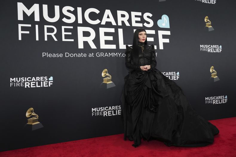 Lady Gaga llega a la 67ª entrega anual de los Grammy el domingo 2 de febrero de 2025 en Los Ángeles. (Foto Jordan Strauss/Invision/AP)