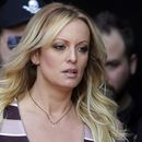 Corte: Stormy Daniels debe pagar gastos legales de Trump