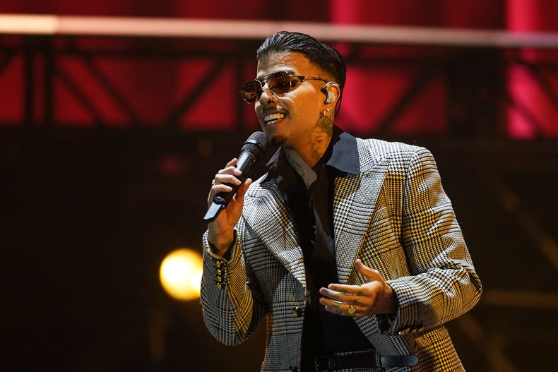 El cantante puertorriqueño Rauw Alejandro durante su concierto en el Coca-Cola Flow Fest en la Ciudad de México el sábado 23 de noviembre de 2024. (Foto AP/Félix Márquez, archivo)
