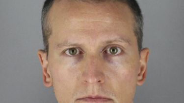 El expolicía Derek Chauvin es sentenciado a 22 años y medio de cárcel por el homicidio de George Floyd
