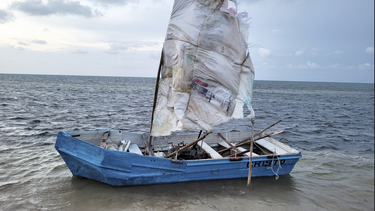 Detienen a un grupo de balseros cubanos al desembarcar en los cayos de la Florida